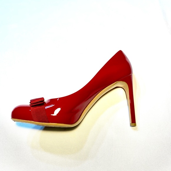 Authentic Salvatore Ferragamo Red Heels  Patent Bow Pump,
Red (Rosso) - Picture 5 of 9